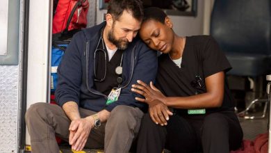 Noah Wyle sebagai Dr. Robby dan Tracy Ifeachor sebagai Dr. Collins di Pitt
