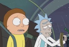 Seorang morty yang khawatir menonton Rick yang mabuk menerbangkan pesawat ruang angkasa di malam hari di Rick dan Morty