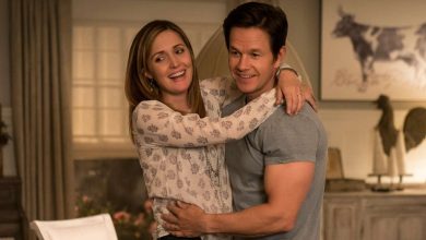 Mark Wahlberg sebagai Peter Wagner dan Rose Byrne sebagai Elinore Wagner memeluk keluarga instan