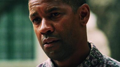 John Creasy dari Denzel Washington melihat ke seberang bingkai di Man On Fire