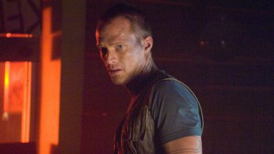 Paul Bettany sebagai Michael di Truk Berhenti di Legiun