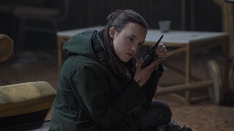 Ellie mendengarkan radio di The Last of Us Season 2