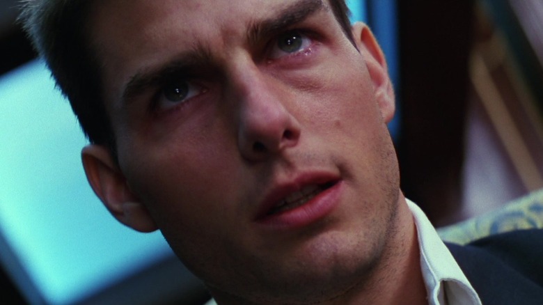 Ethan Hunt tampak khawatir dalam misi: mustahil
