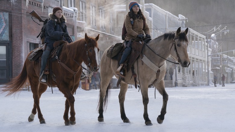 Ellie (Bella Ramsey) dan Dina (Isabela Merced) Ride on Horseback in the Last of Us
