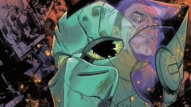 Topeng goblin hijau yang hancur dengan refleksi Norman Osborn tentang sampul Ultimate Spider-Man #17
