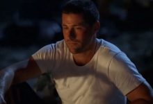 Jack mengenakan T-shirt putih di Lost