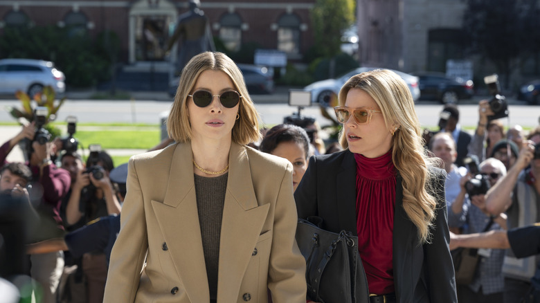 Jessica Biel sebagai Chloe Taylor dan Elizabeth Banks sebagai Nicky Macintosh di The Better Sister