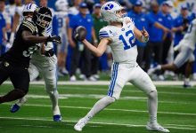 Jake Retzlaff (12) dari BYU Cougars beraksi di NCAA Valero Alamo Bowl melawan Colorado Buffalos di Alamodome
