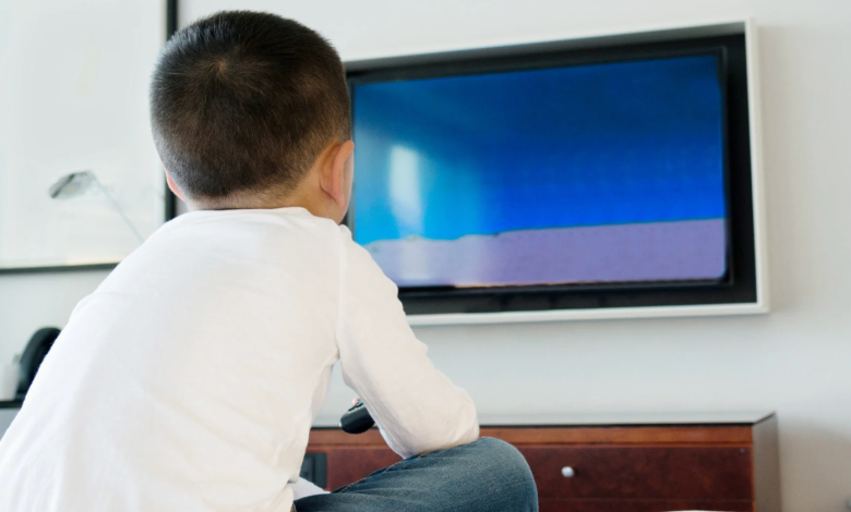 Anak menonton TV