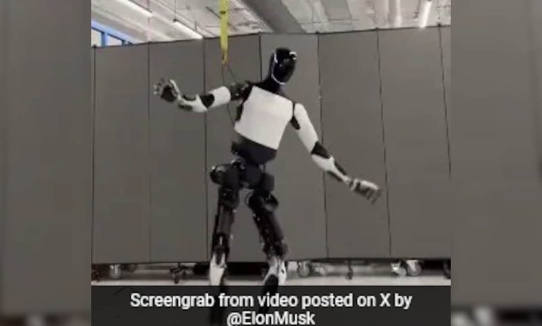 Elon Musk berbagi video dansa "real-time" dari robot optimus Tesla