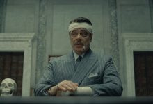 Ulasan Skema Fenisia: Wes Anderson Romp yang berangin dan lucu