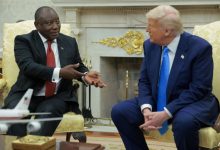 Bagaimana Trump Menunjukkan Video Lama Untuk Menglaim Genosida Putih Di Afrika Selatan