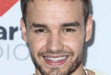 Liam Payne tersenyum
