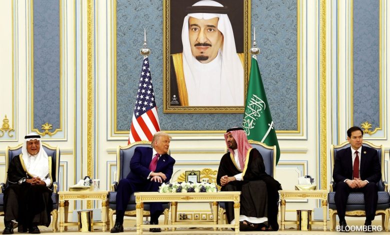 Trump menempatkan penanganan atas hak -hak dalam pidato kebijakan Arab Saudi