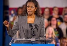Michelle Obama berbicara