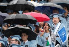 Siswa melantunkan "Mahmoud gratis" di Wisuda Universitas Columbia