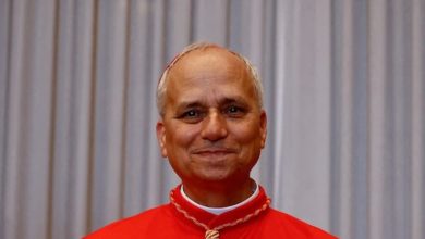 Robert Francis Prevost adalah paus baru, mengambil nama kepausan paus leon xiv