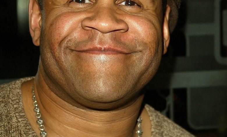 Rondell Sheridan berpose untuk fotografer.