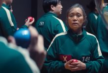 Geum-ja (kang ae-shim) dan yong-sik (yang dong-geun) saling menatap di pertandingan cumi-cumi musim 3