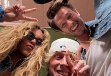 Machine Gun Kelly, Sydney Sweeney, dan Lainnya Take Selfie