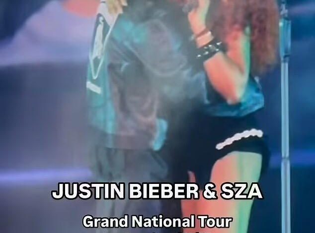 Justin Bieber dan Sza pelukan di atas panggung