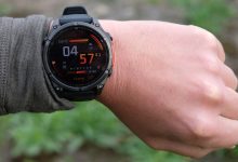 Garmin Fenix ​​8 dikenakan oleh pengulas