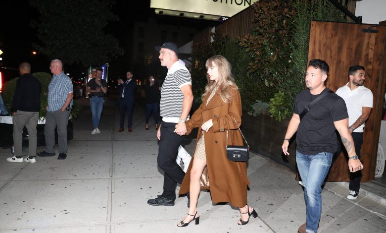 Taylor Swift dan Travis Kelce menikmati kencan romantis malam dengan teman -teman Patrick dan Brittany Mahomes di NYC Sunday