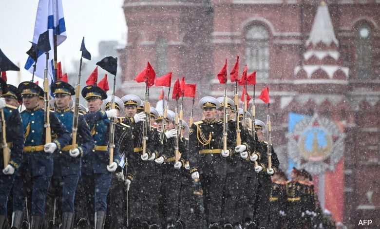 Xi Jinping di antara para tamu di Parade Hari Kemenangan Perang Dunia II Rusia