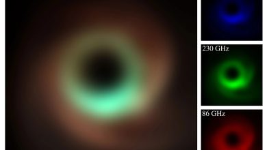 Gambar berawan dari lubang hitam dalam warna yang berbeda