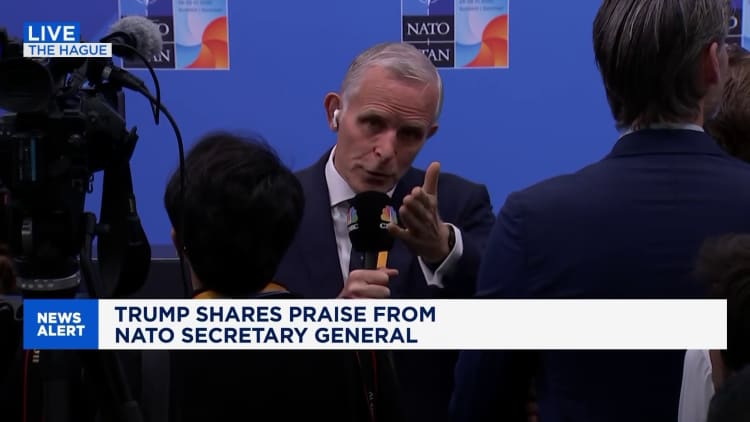 Semua mata pada Spanyol saat puncak NATO dimulai di Den Haag