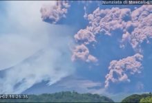 Etna: Erupsi Kekerasan yang sedang berlangsung - 02/06/2025 - YouTube