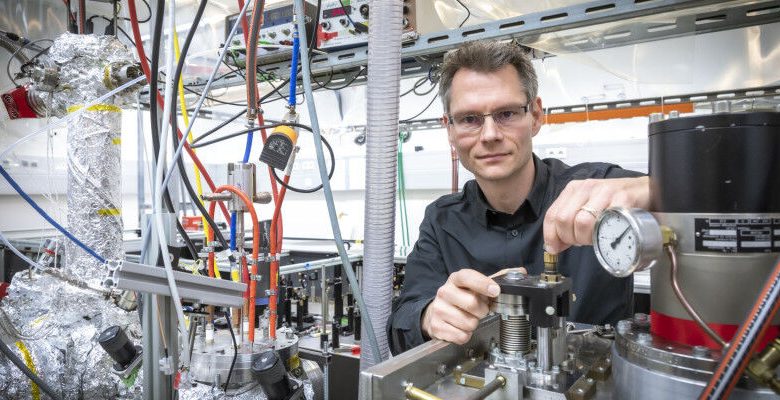 Markus Koch di Laboratorium Laser Femtosecond di Institut Eksperimental