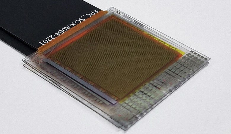 Teknologi film tipis: salah satu dari dua prototipe sensor berbasis perovskite yang