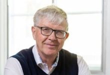 Sarjana Hukum Inggris Sir Malcolm Evans berbicara tentang kesulitan Moni
