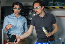 Mario Chemnitz (kanan) dari University of Jena dan Mehmet Müftüoglu adalah rese