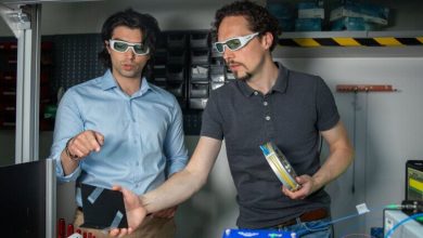 Mario Chemnitz (kanan) dari University of Jena dan Mehmet Müftüoglu adalah rese
