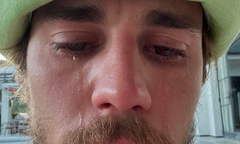 Justin Bieber membuat penggemar khawatir setelah berbagi selfie menangis emosional