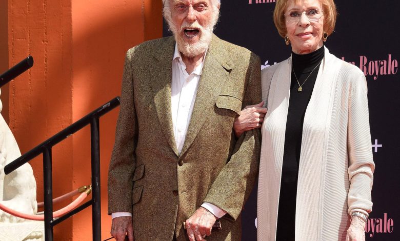Dick Van Dyke dan Carol Burnett di upacara cetak tangannya