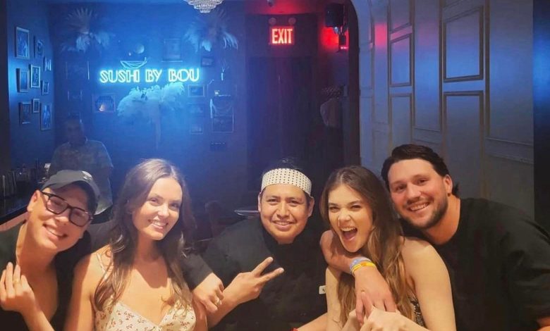 Hailee Steinfeld dan Josh Allen Nikmati Kencan Malam di Sushi oleh Bou di New York