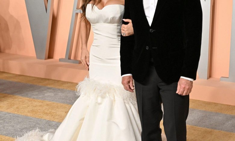 Jeff Bezos dan Lauren Sanchez di Vanity Fair Oscar Party 2025