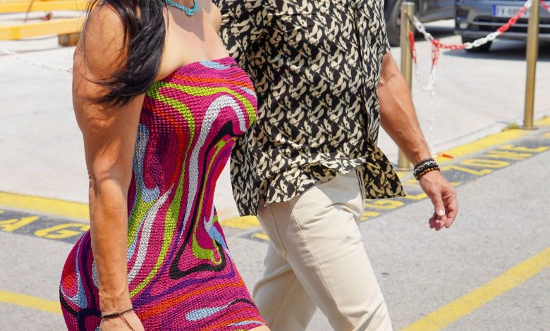 Jeff Bezos dan Lauren Sanchez terlihat jalan-jalan di St-Tropez