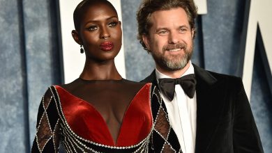 Jodie Turner-Smith dan Joshua Jackson di pesta Vanity Fair Oscar