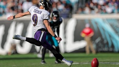 Justin Tucker selama pertandingan Jacksonville Jaguars vs Baltimore Ravens NFL