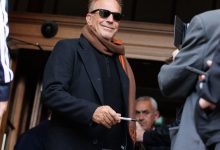 Bintang Hollywood Kevin Costner di Blythswood Hotel, Glasgow, dan hampir ditabrak bus saat berada di Glasgow. 21.08.2023.