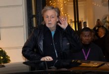 Paul McCartney meninggalkan hotel tempat dia tinggal di Madrid