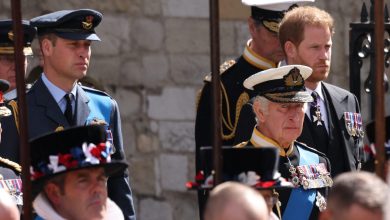 Pangeran William dengan Raja Charles dan Pangeran Harry di Pemakaman Ratu Elizabeth II