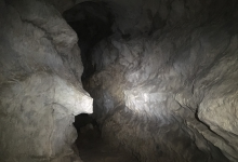Foto diambil di dalam gua.