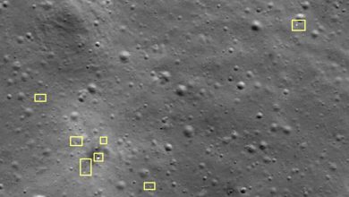 Gambar satelit bulan dengan beberapa kotak kuning yang menunjukkan di mana puing -puing berada