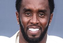 Diddy tersenyum