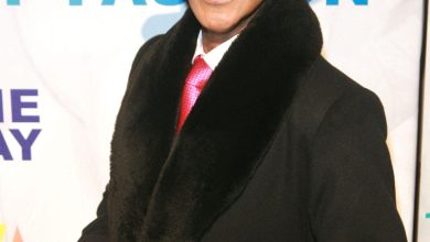 Dwight Eubanks berpose di karpet merah.
